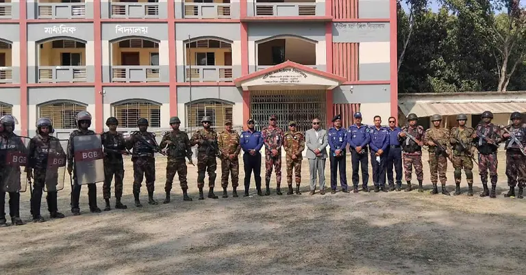 প্রশাসনের সঙ্গে বিজিবি সদস্যরা